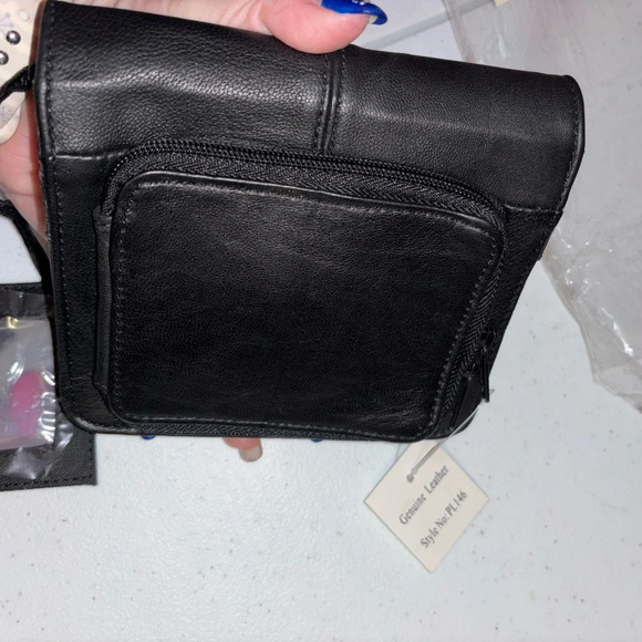 Sleek Black Messenger Bag with Adjustable Strap and Durable Material - Picture 7 of 9